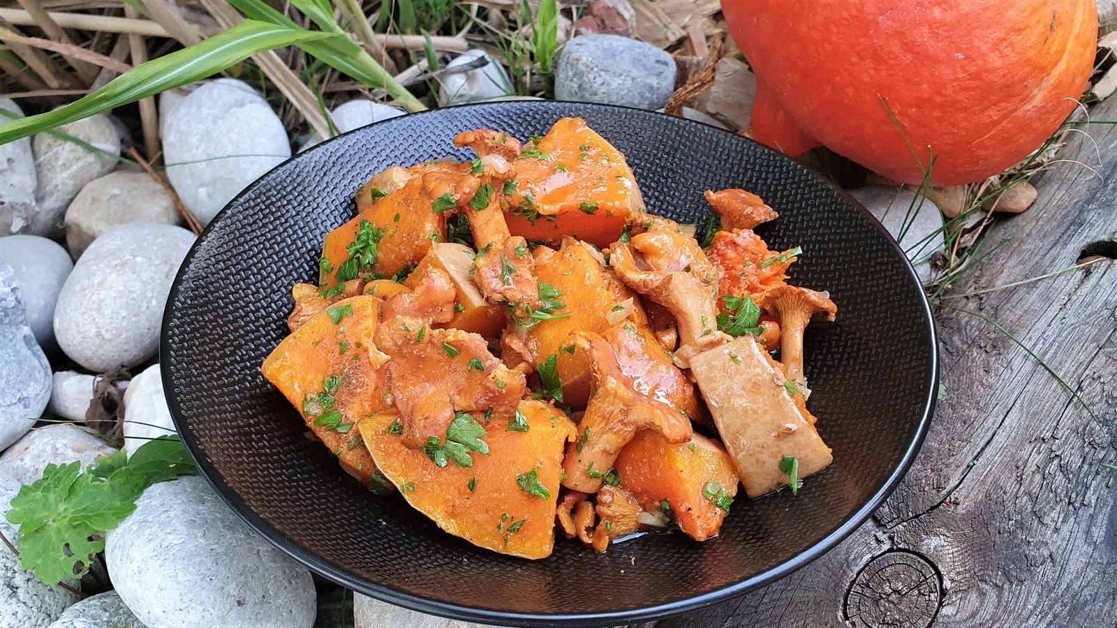 Dés de courge et chanterelles à l&rsquo;huile de noisette