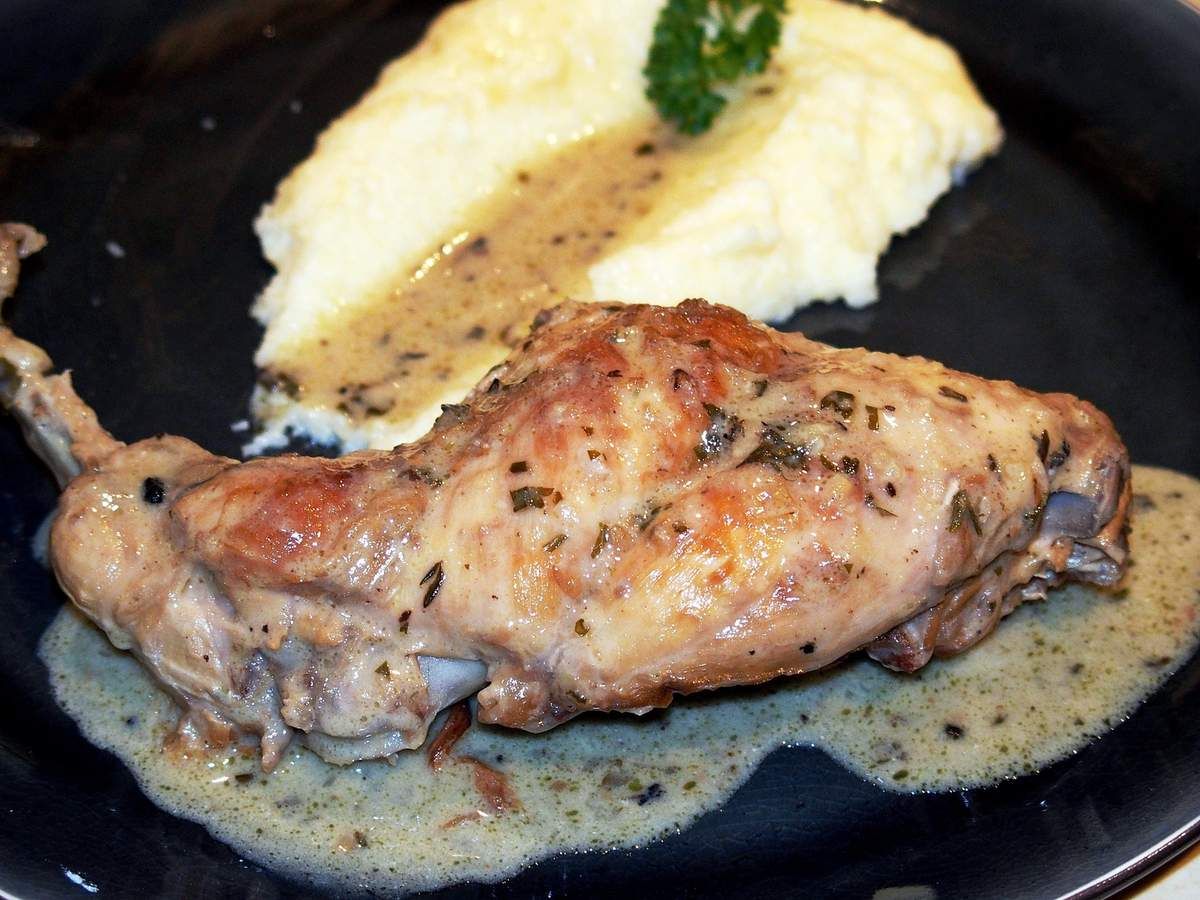 Lapin au vin blanc et petites herbes
