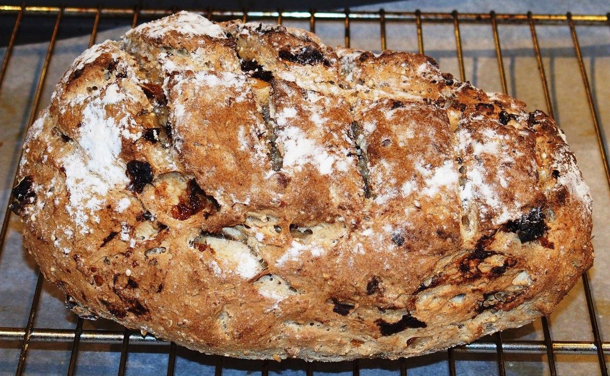 Pain aux petites graines et fruits secs