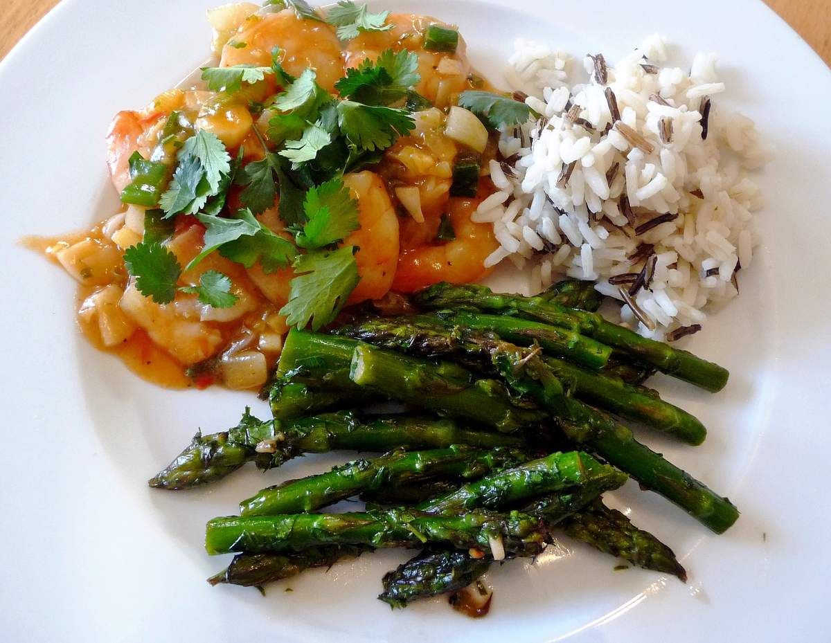 Têtes d’asperges justes saisies au vinaigre balsamique