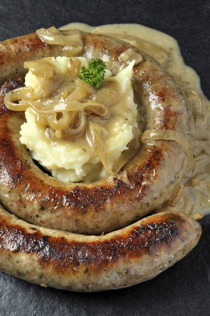 Saucisse à rôtir, sauce aux oignons