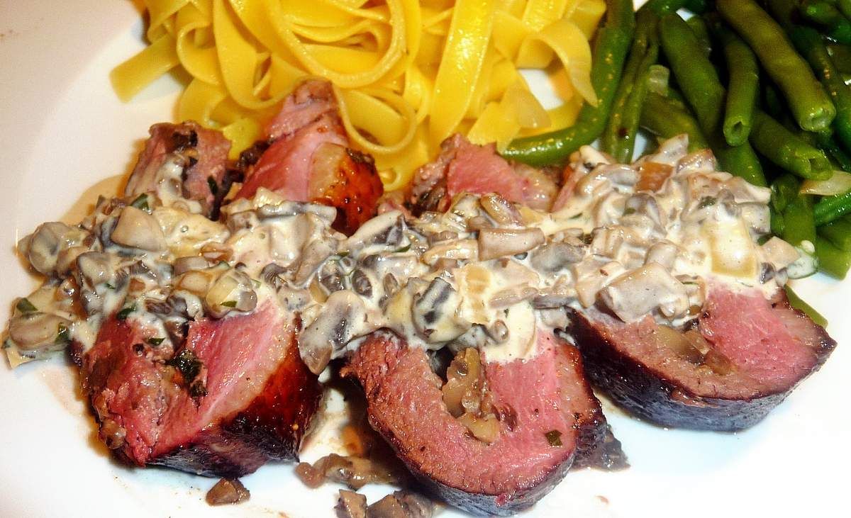 Magrets de canard farcis aux champignons et châtaignes