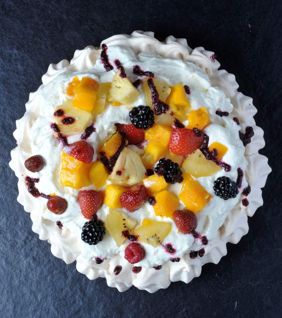 Pavlova – meringue maison, crème vanille et petits fruits
