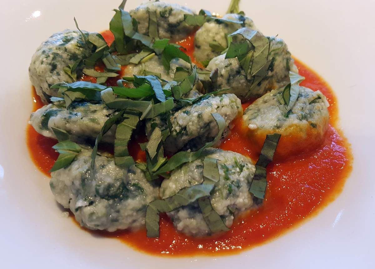 Gnudi aux épinards, à la crème de sauge ou sauce tomate