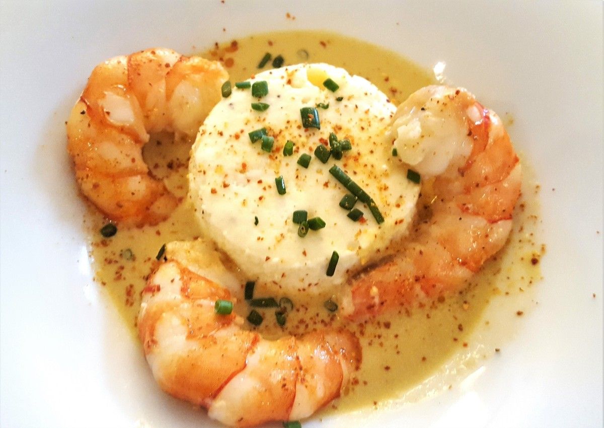 Mousseline de poisson et sauce aux crevettes