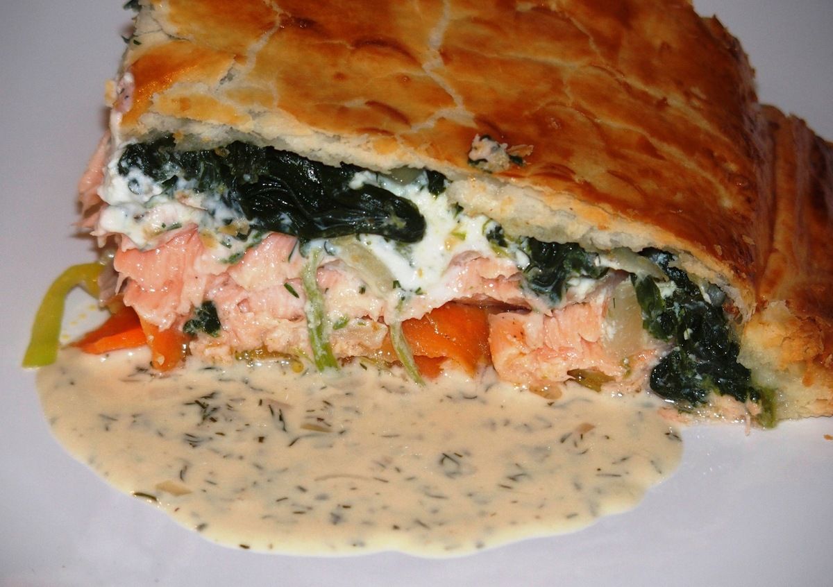 Saumon en croûte feuilletée, sauce à l&rsquo;aneth