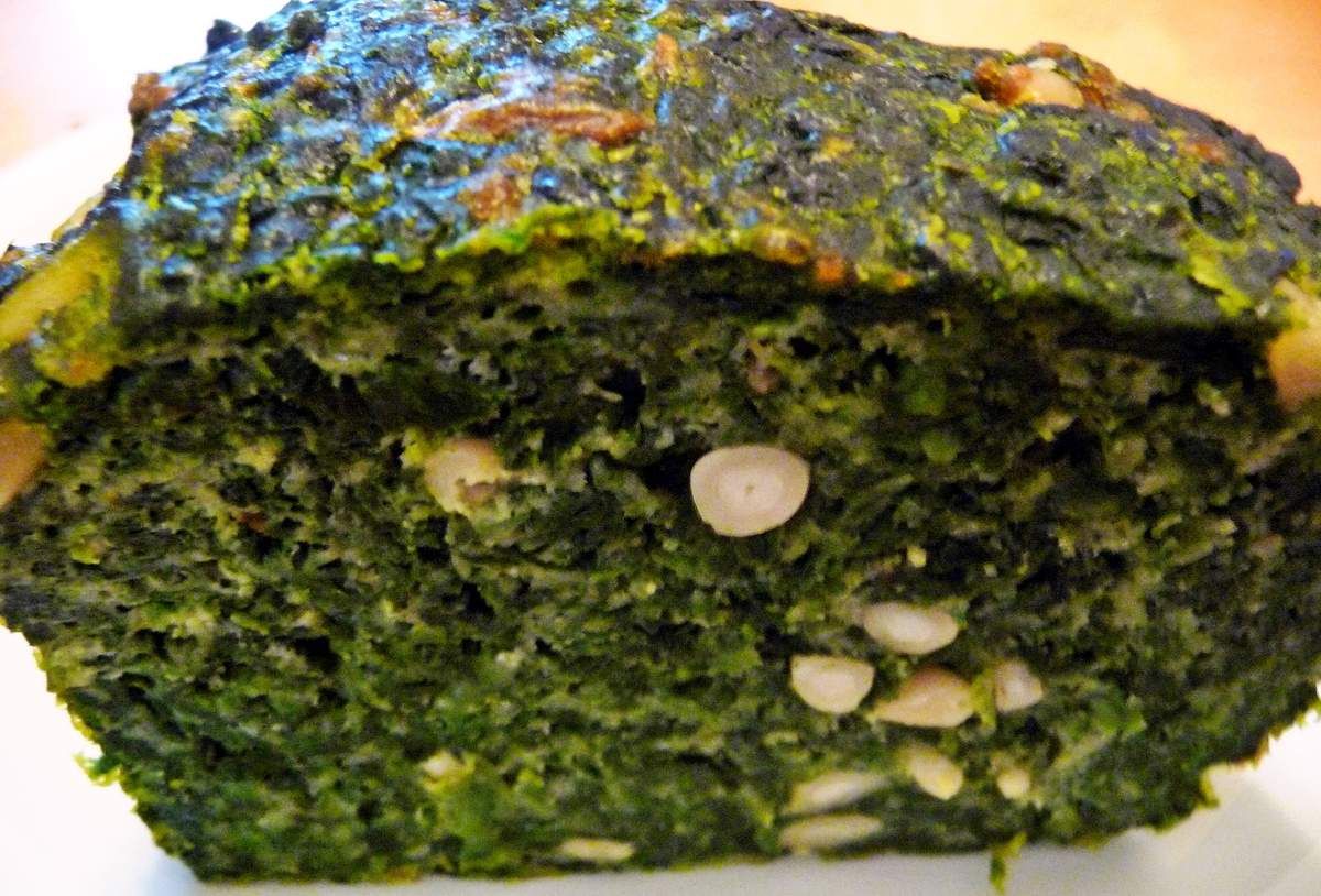 Cake aux épinards et pignons