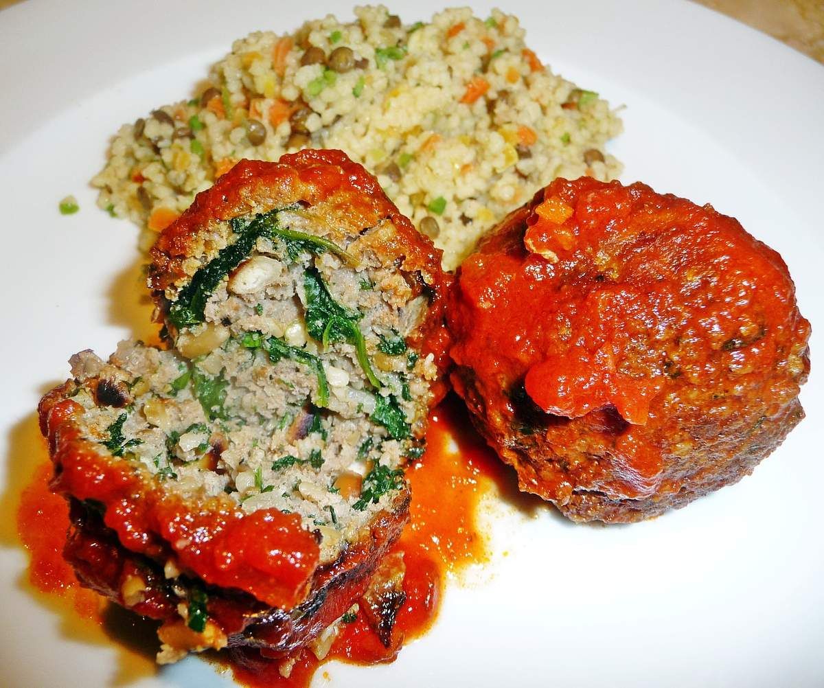 Boulettes d’agneau aux épinards, boulgour et pignons
