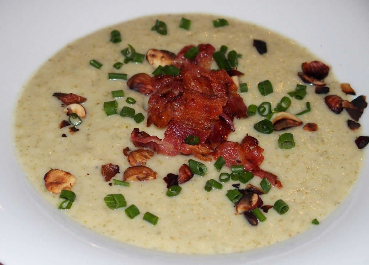 Velouté aux artichauts et à la laitue romaine