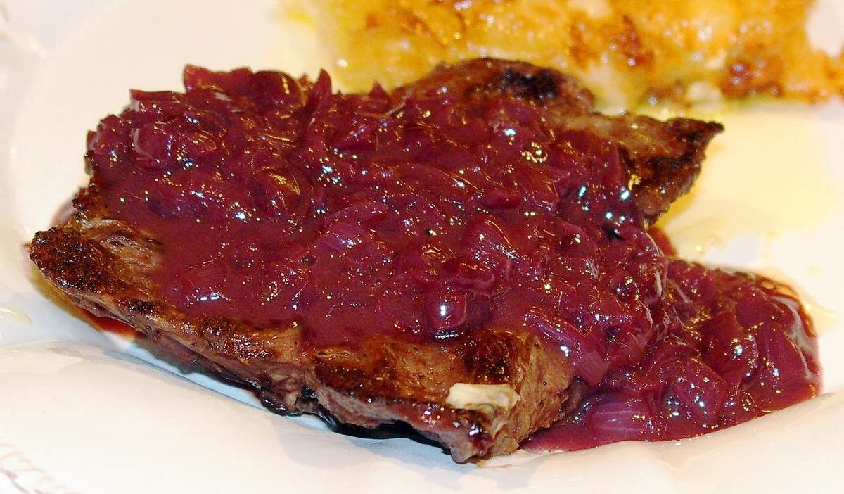 Sauce au vin rouge et échalotes