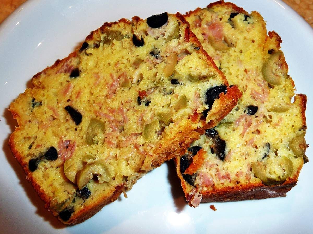 Cake aux olives et au jambon