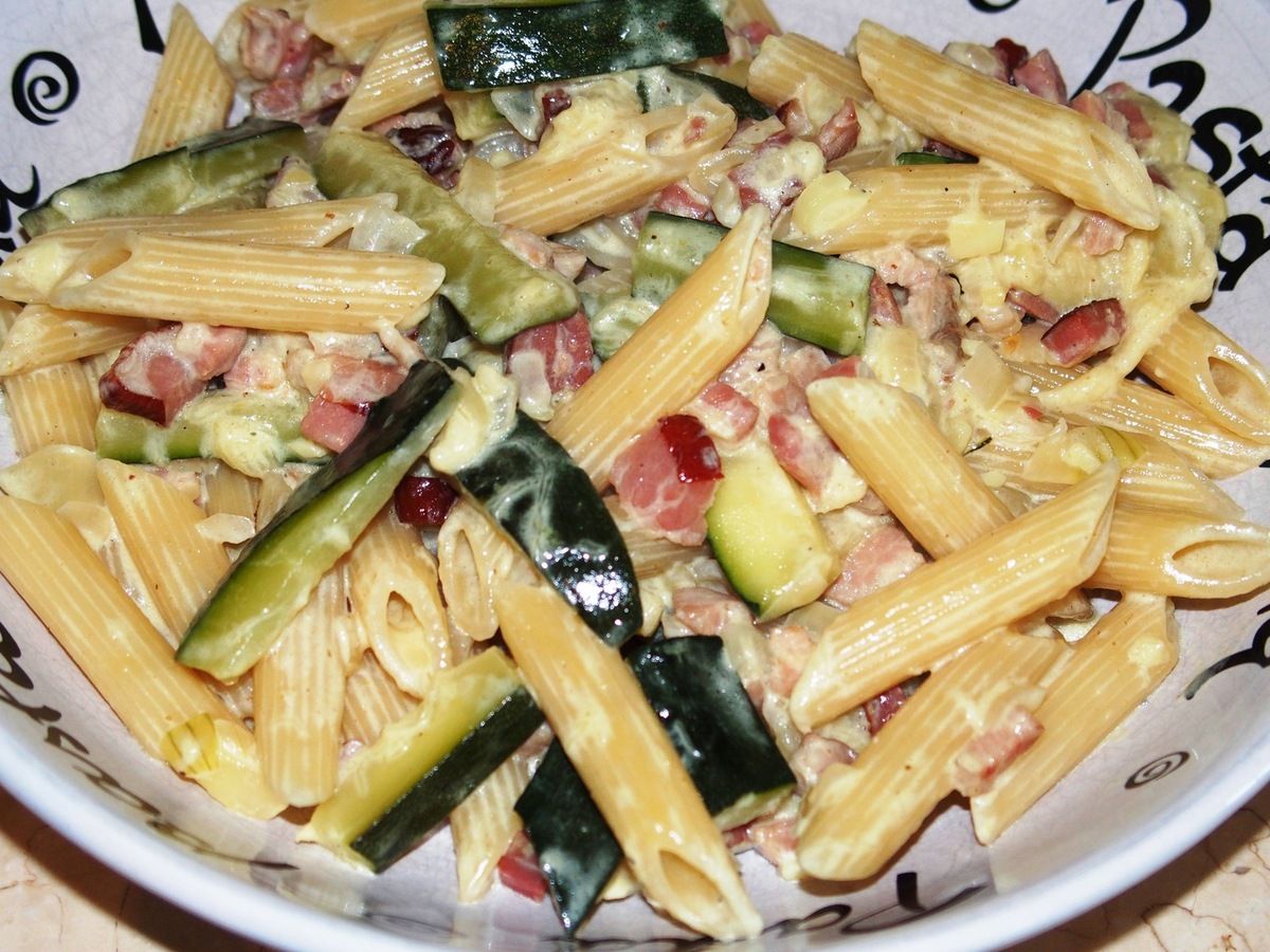 Pâtes aux courgettes et lardons