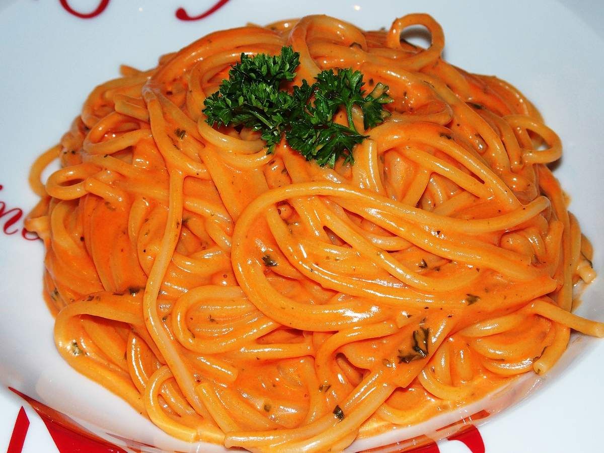 Pâtes à la crème et concentré de tomates