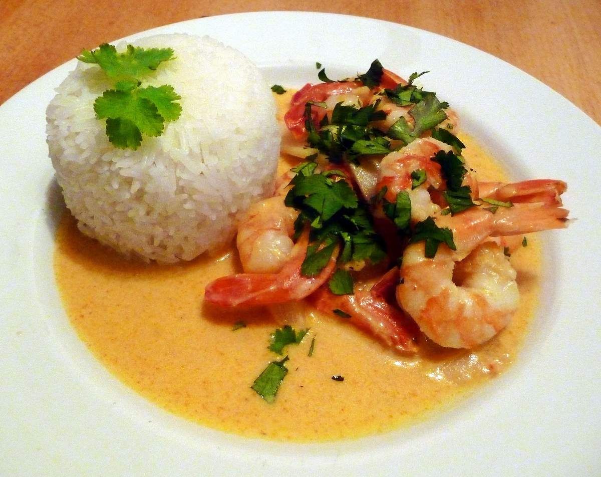 Crevettes au curry rouge