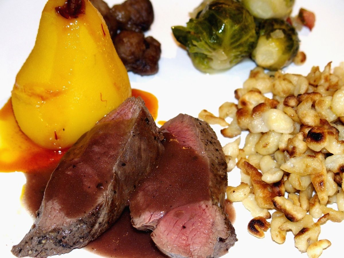 Médaillons de chevreuil et sauce poivrade