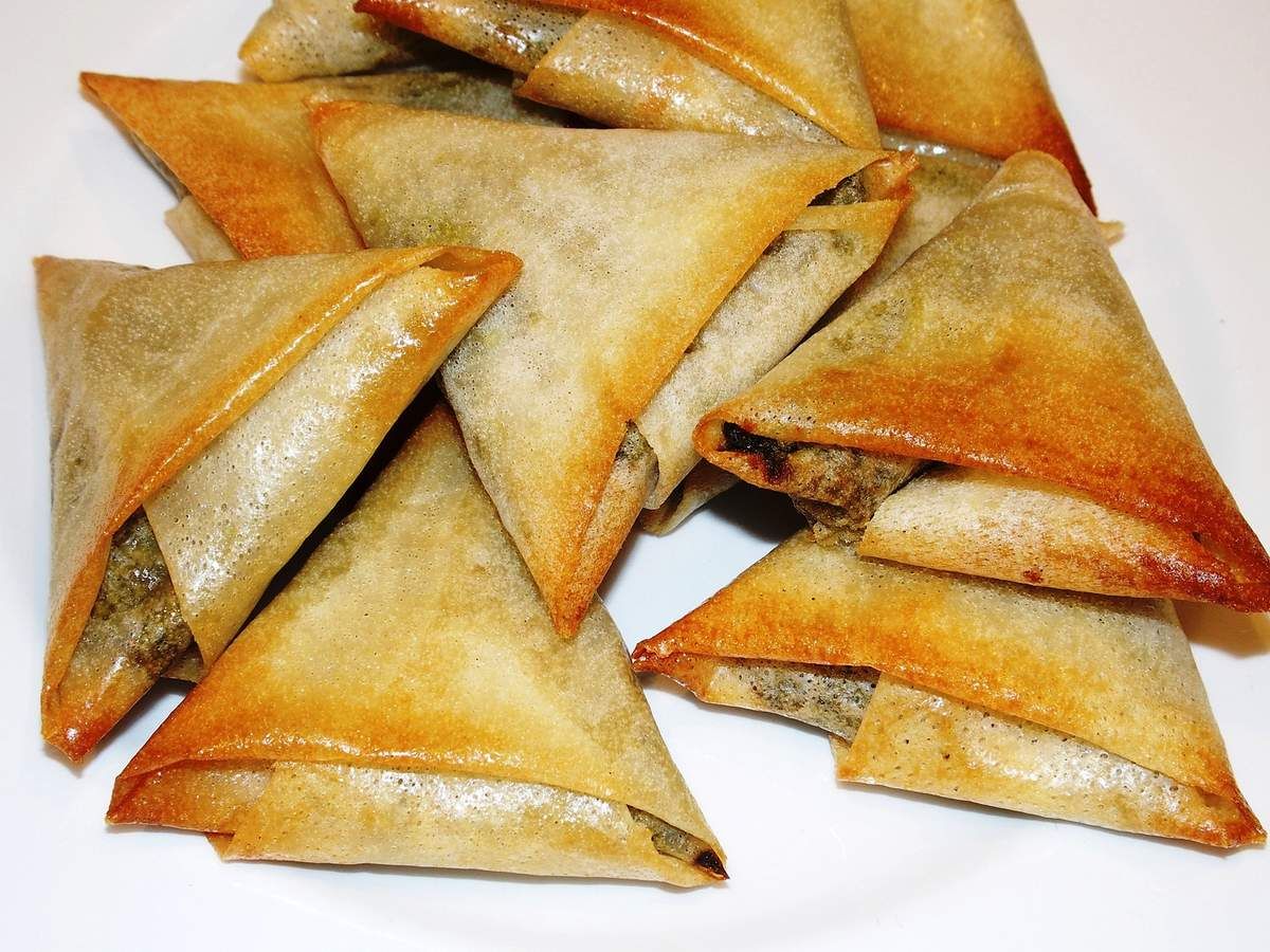 Samossas au chèvre, épinards et pignons
