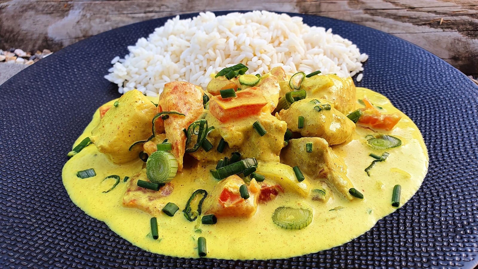 Poulet au lait de coco et curcuma