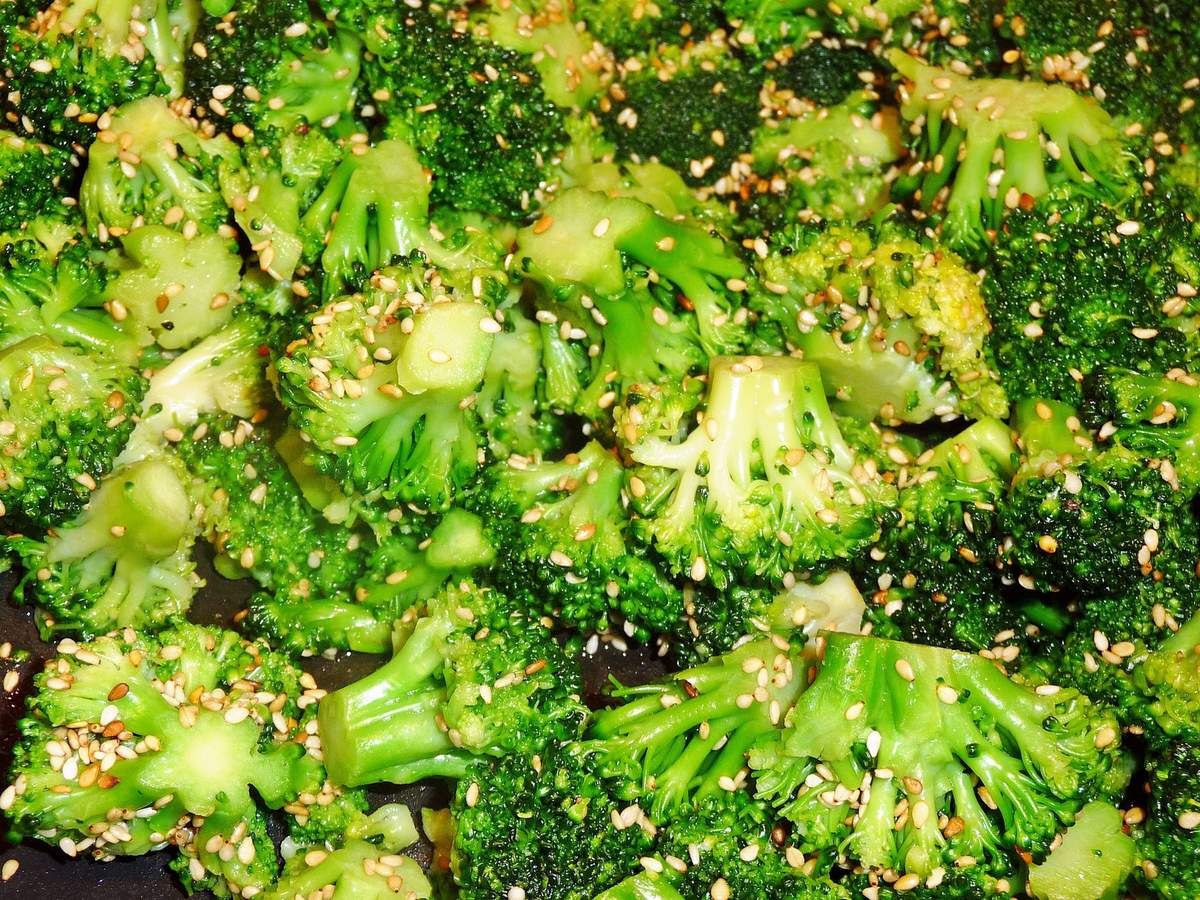 Brocoli au sésame, ail et gingembre